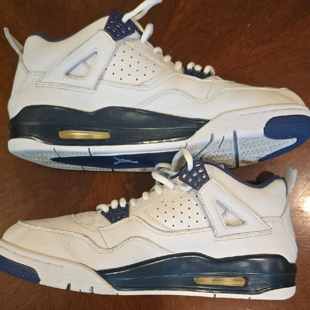 Jordan White and Blue Sneakers Classic Design - Picture 5 of 10